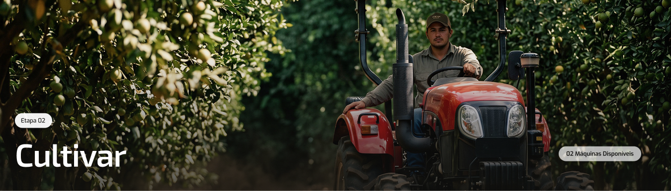 Trator vermelho cultivando uma lavoura entre linhas verdes